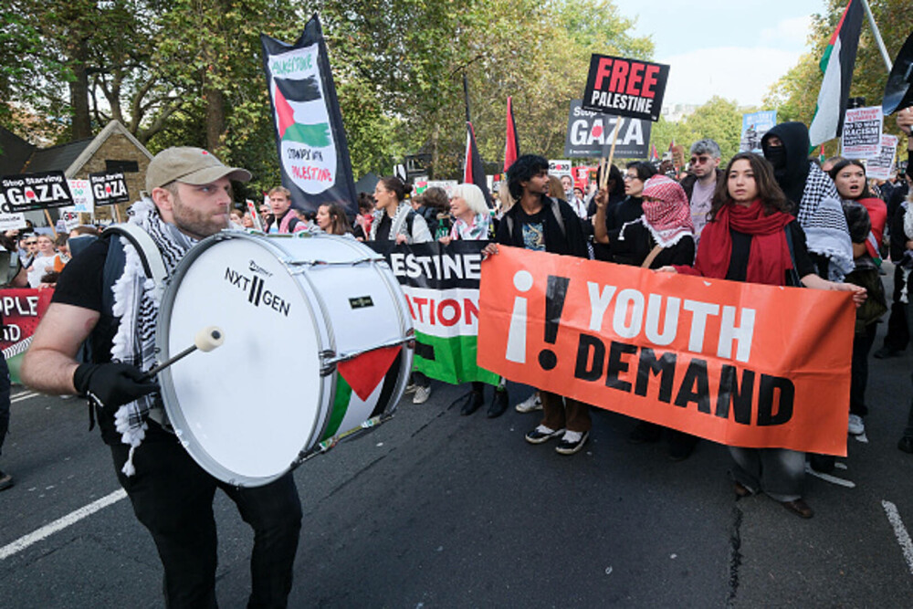 Proteste la Londra. Zeci de mii de oameni cer ”o pace justă