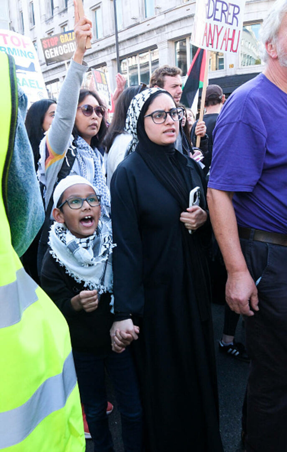 Proteste la Londra. Zeci de mii de oameni cer ”o pace justă