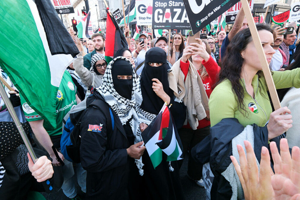 Proteste la Londra. Zeci de mii de oameni cer ”o pace justă