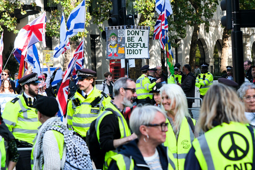 Proteste la Londra. Zeci de mii de oameni cer ”o pace justă