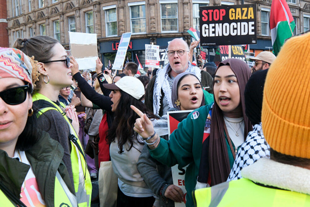 Proteste la Londra. Zeci de mii de oameni cer ”o pace justă