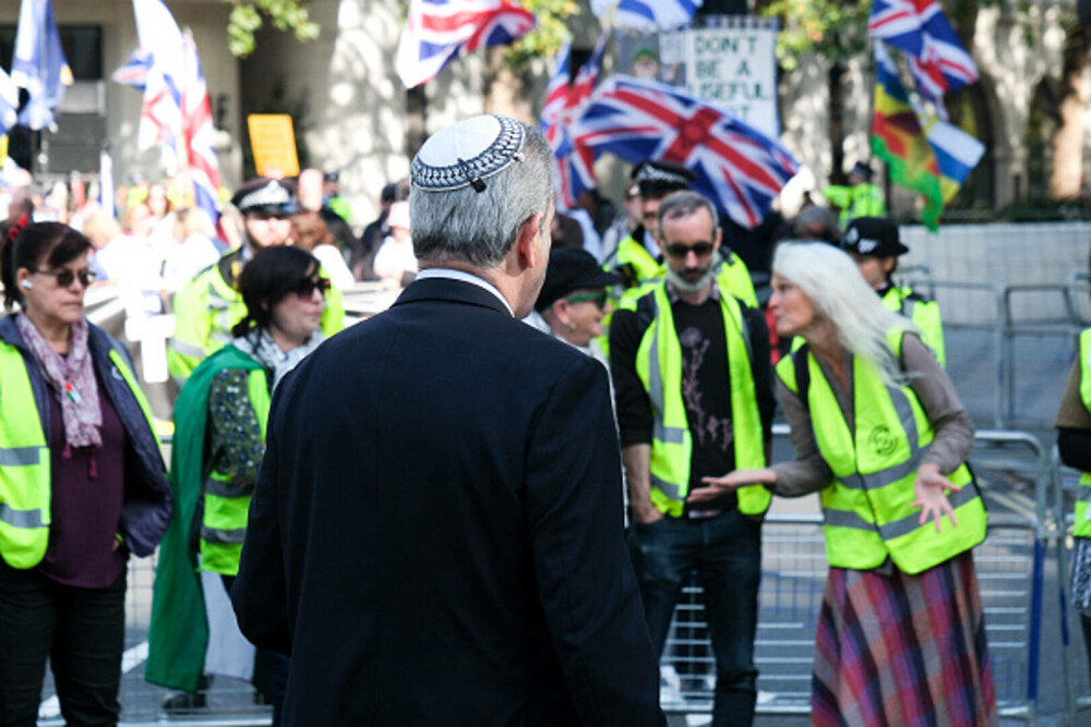Proteste la Londra. Zeci de mii de oameni cer ”o pace justă