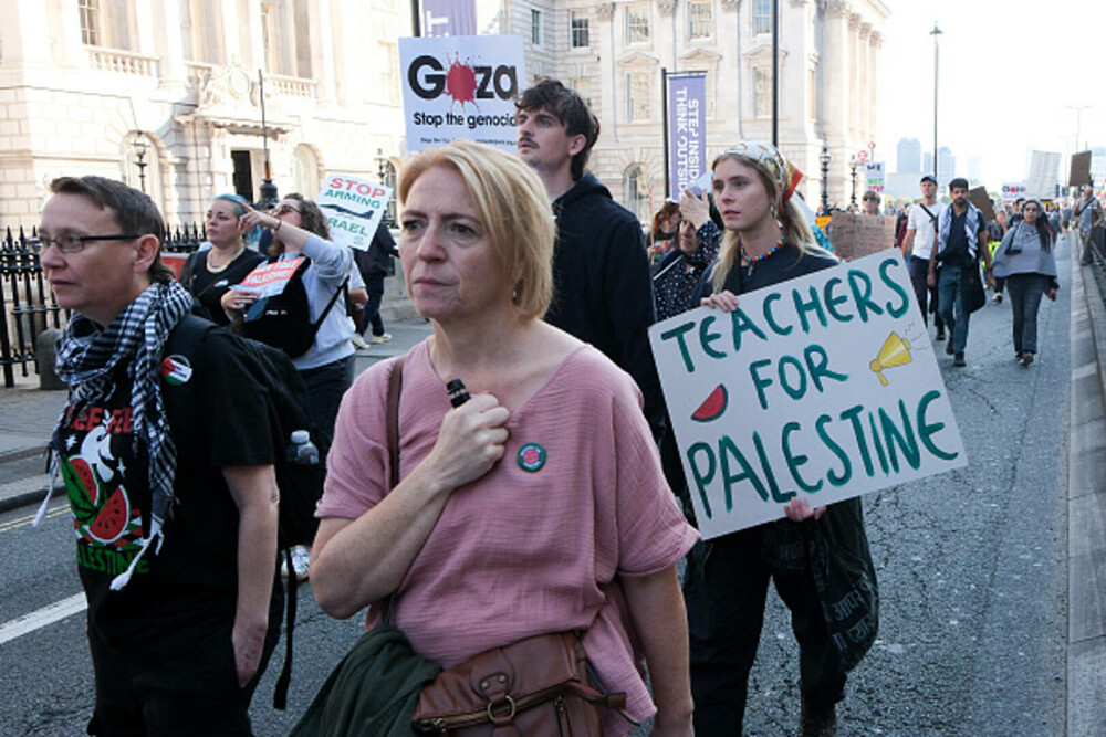Proteste la Londra. Zeci de mii de oameni cer ”o pace justă