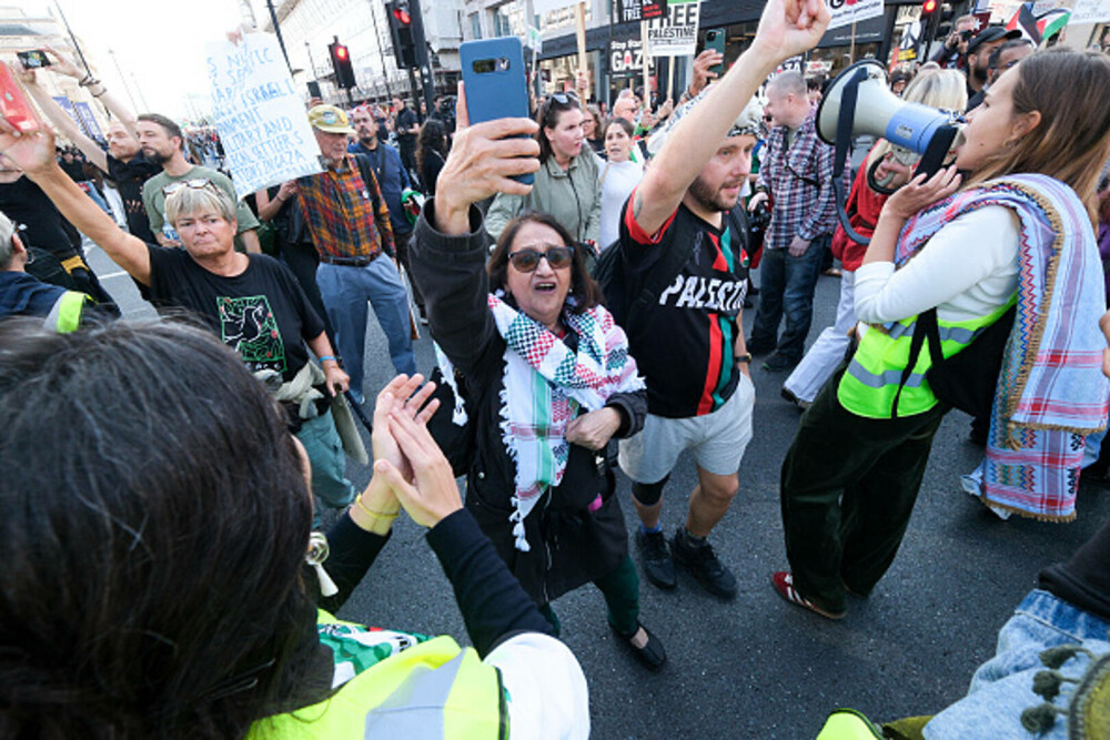 Proteste la Londra. Zeci de mii de oameni cer ”o pace justă