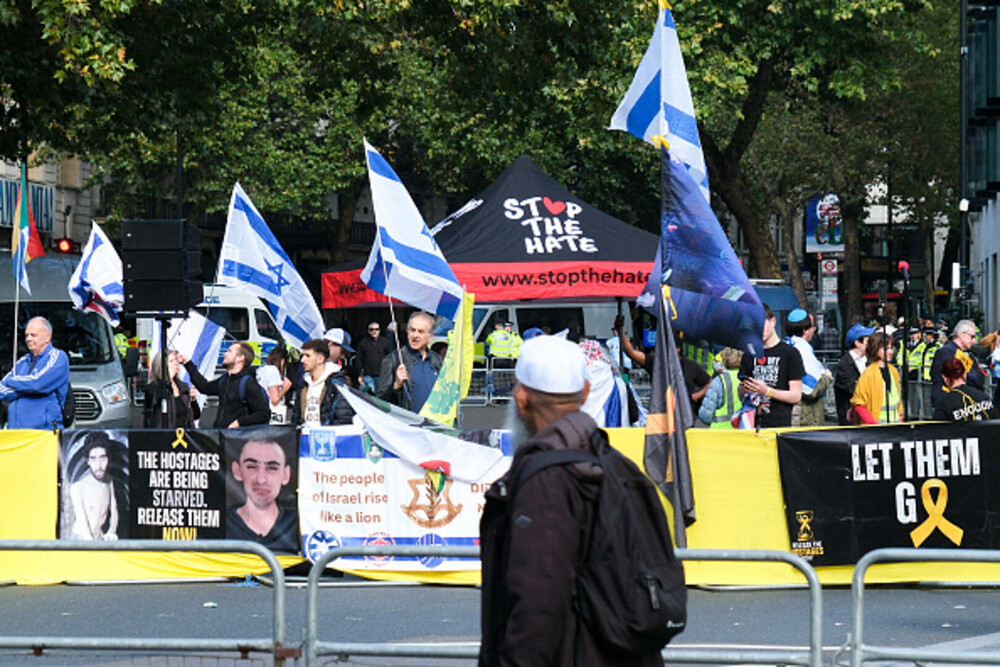 Proteste la Londra. Zeci de mii de oameni cer ”o pace justă