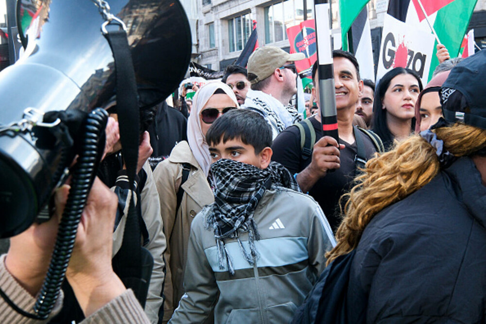 Proteste la Londra. Zeci de mii de oameni cer ”o pace justă