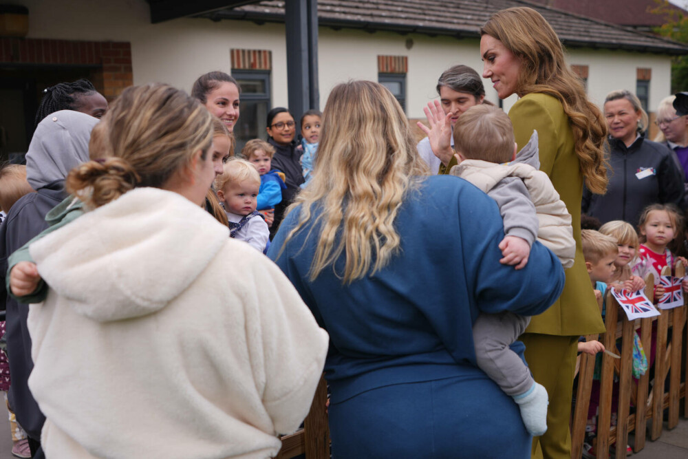 Kate Middleton, întâlnire emoționantă cu mamele din Oxford. Ce mesaj a transmis despre familie. FOTO - Imaginea 23