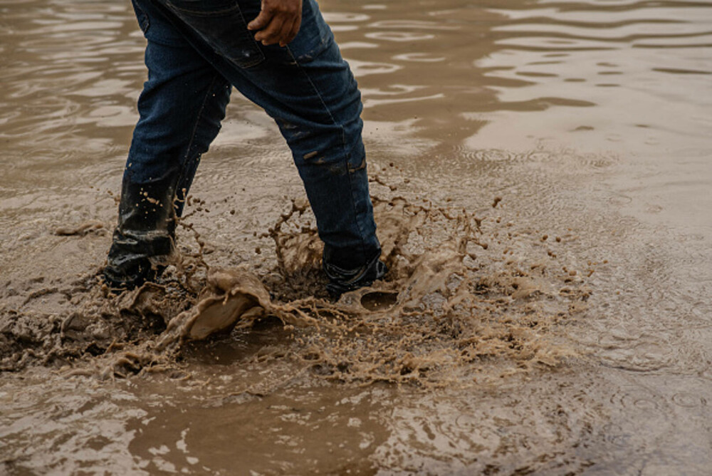 Bilanțul ploilor torențiale din Mexic a crescut la 47 de morți. Salvatorii încearcă să deblocheze drumurile. GALERIE FOTO - Imaginea 17