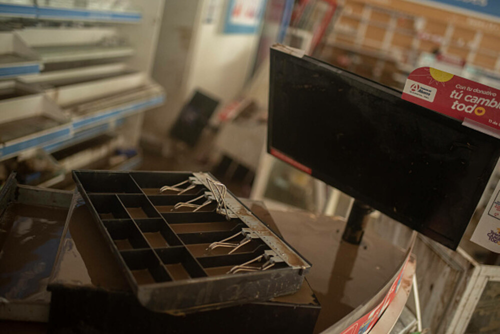 Bilanțul ploilor torențiale din Mexic a crescut la 47 de morți. Salvatorii încearcă să deblocheze drumurile. GALERIE FOTO - Imaginea 31