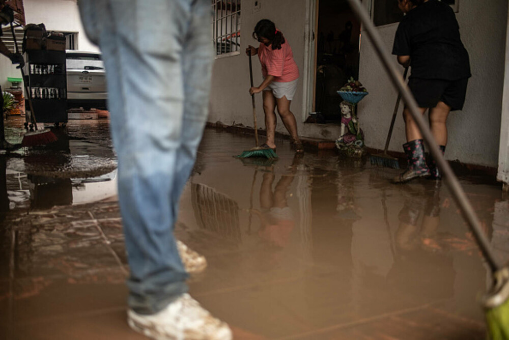 Bilanțul ploilor torențiale din Mexic a crescut la 47 de morți. Salvatorii încearcă să deblocheze drumurile. GALERIE FOTO - Imaginea 34