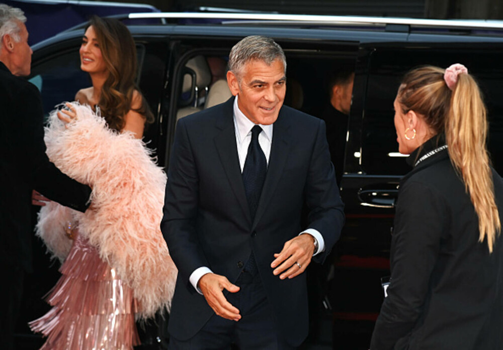 Amal și George Clooney au făcut senzație pe covorul roșu la Londra. Cuplul a atras toate privirile. GALERIE FOTO - Imaginea 1