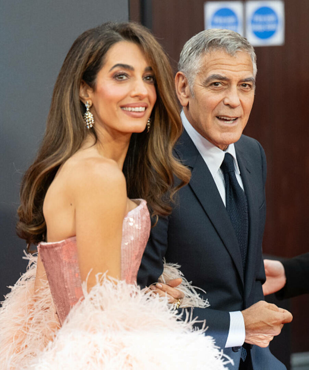 Amal și George Clooney au făcut senzație pe covorul roșu la Londra. Cuplul a atras toate privirile. GALERIE FOTO - Imaginea 18
