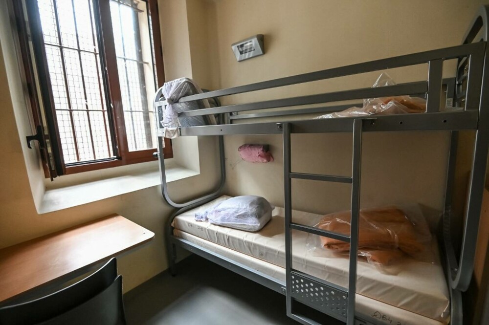 Cum arată închisoarea în care va sta fostul președinte francez Nicolas Sarkozy. La Sante, un loc istoric | GALERIE FOTO - Imaginea 9