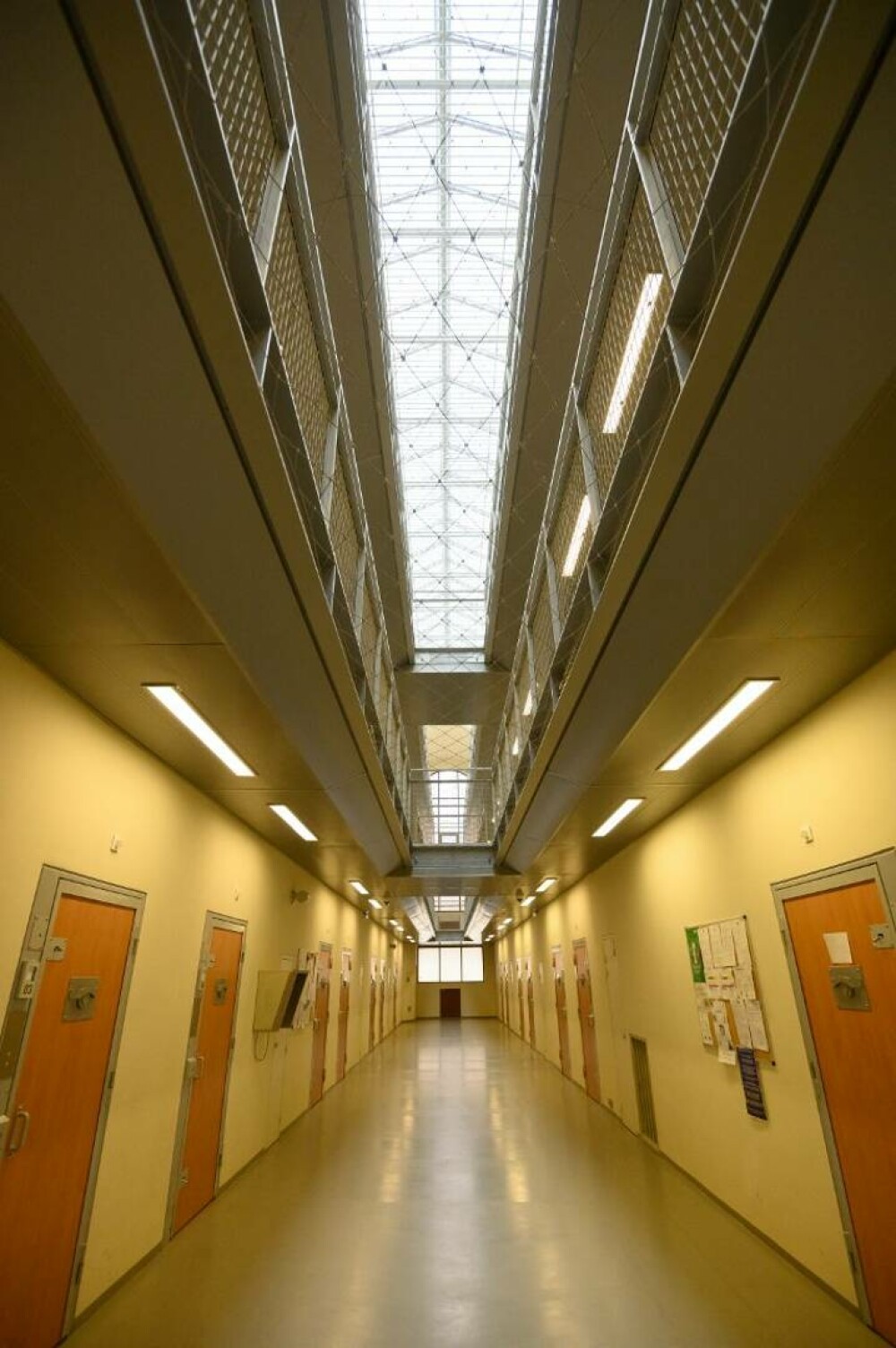 Cum arată închisoarea în care va sta fostul președinte francez Nicolas Sarkozy. La Sante, un loc istoric | GALERIE FOTO - Imaginea 10