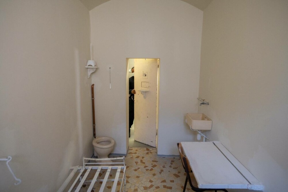 Cum arată închisoarea în care va sta fostul președinte francez Nicolas Sarkozy. La Sante, un loc istoric | GALERIE FOTO - Imaginea 13