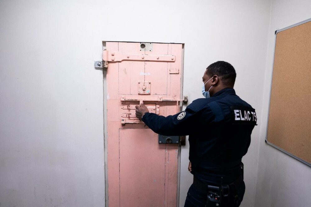 Cum arată închisoarea în care va sta fostul președinte francez Nicolas Sarkozy. La Sante, un loc istoric | GALERIE FOTO - Imaginea 14