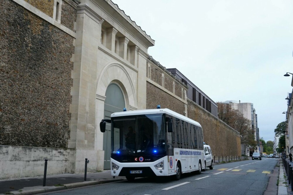 Cum arată închisoarea în care va sta fostul președinte francez Nicolas Sarkozy. La Sante, un loc istoric | GALERIE FOTO - Imaginea 17