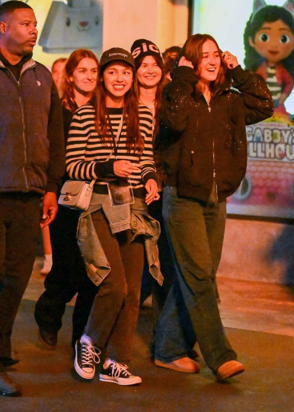 O întâlnire „de groază”. Un cuplul celebru a fost surprins printre clovni la Halloween Horror Nights - Imaginea 1