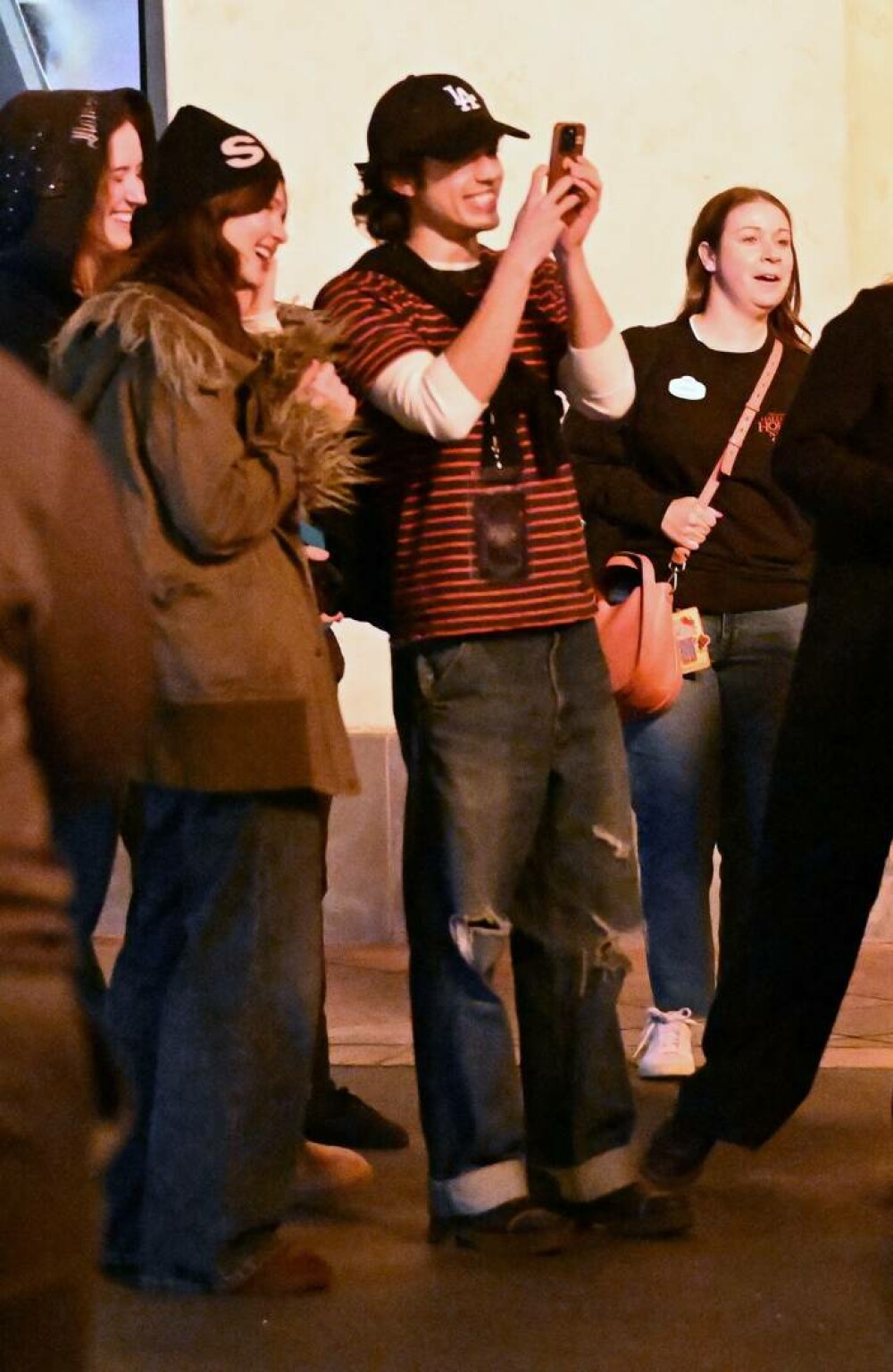 O întâlnire „de groază”. Un cuplul celebru a fost surprins printre clovni la Halloween Horror Nights - Imaginea 5