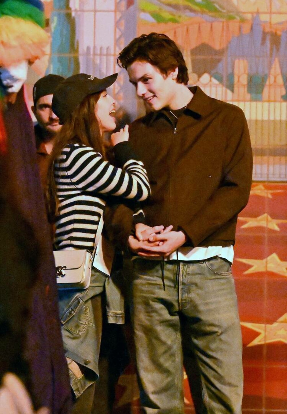 O întâlnire „de groază”. Un cuplul celebru a fost surprins printre clovni la Halloween Horror Nights - Imaginea 10