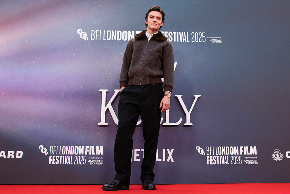 O întâlnire „de groază”. Un cuplul celebru a fost surprins printre clovni la Halloween Horror Nights - Imaginea 27