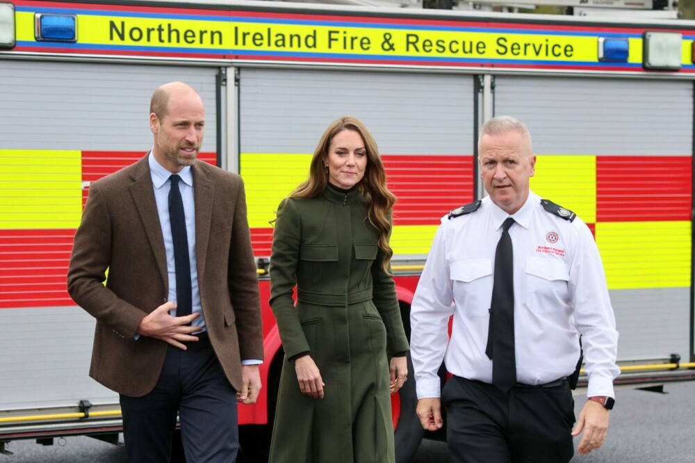 Kate Middleton, vizită surpriză în Irlanda de Nord. Prințesa de Wales a testat un exercițiu de salvare al pompierilor. FOTO - Imaginea 5