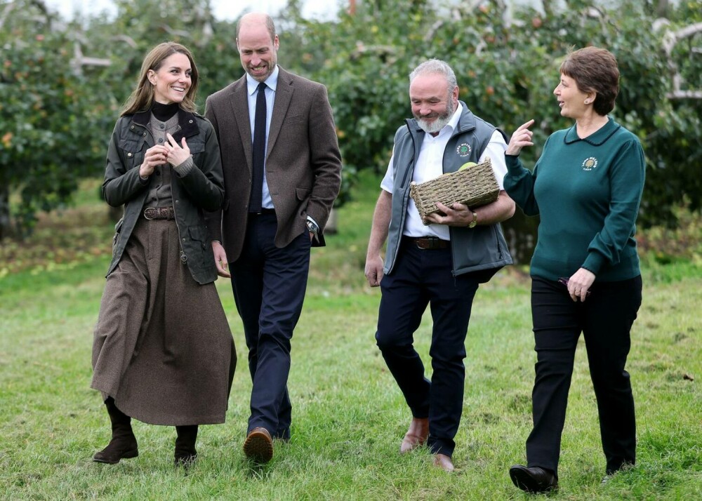 Kate Middleton, vizită surpriză în Irlanda de Nord. Prințesa de Wales a testat un exercițiu de salvare al pompierilor. FOTO - Imaginea 11