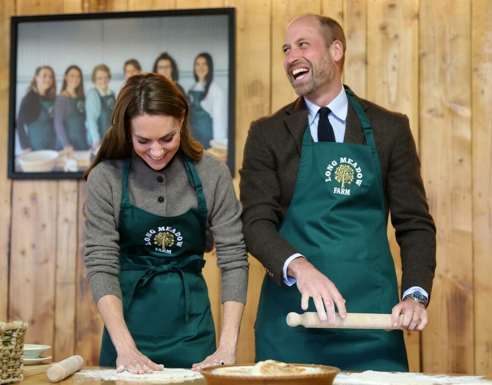 Kate Middleton, vizită surpriză în Irlanda de Nord. Prințesa de Wales a testat un exercițiu de salvare al pompierilor. FOTO - Imaginea 12