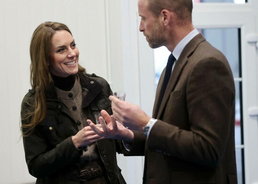 Kate Middleton, vizită surpriză în Irlanda de Nord. Prințesa de Wales a testat un exercițiu de salvare al pompierilor. FOTO - Imaginea 17