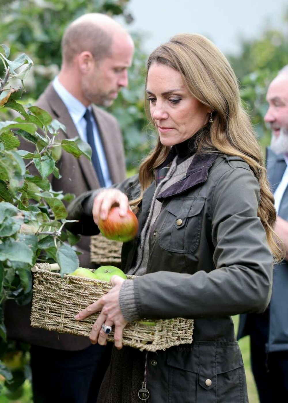 Kate Middleton, vizită surpriză în Irlanda de Nord. Prințesa de Wales a testat un exercițiu de salvare al pompierilor. FOTO - Imaginea 18