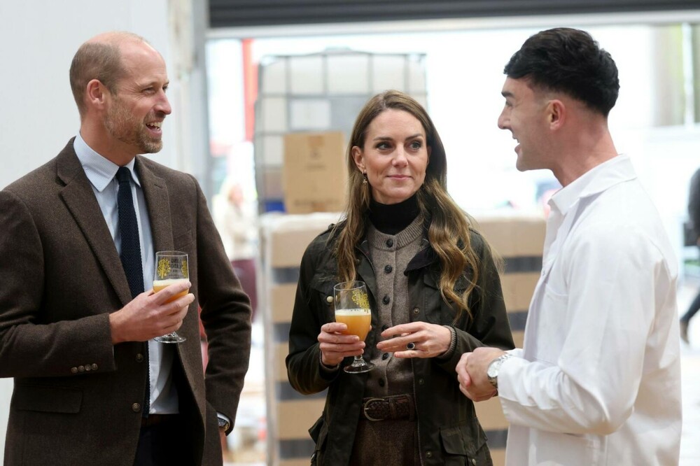 Kate Middleton, vizită surpriză în Irlanda de Nord. Prințesa de Wales a testat un exercițiu de salvare al pompierilor. FOTO - Imaginea 22