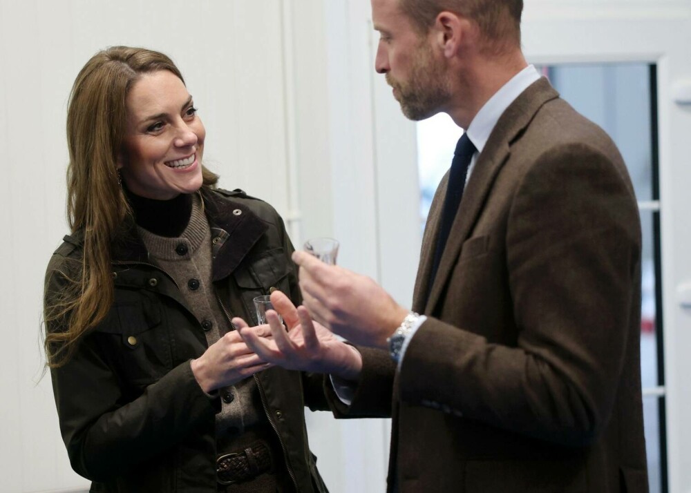 Kate Middleton, vizită surpriză în Irlanda de Nord. Prințesa de Wales a testat un exercițiu de salvare al pompierilor. FOTO - Imaginea 25