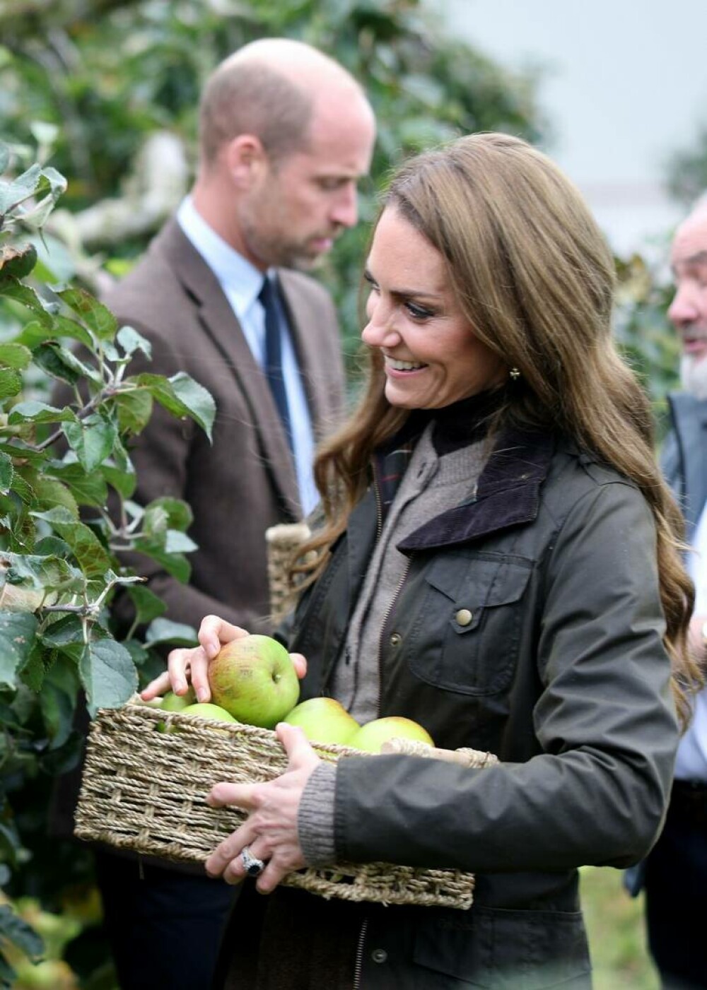 Kate Middleton, vizită surpriză în Irlanda de Nord. Prințesa de Wales a testat un exercițiu de salvare al pompierilor. FOTO - Imaginea 27