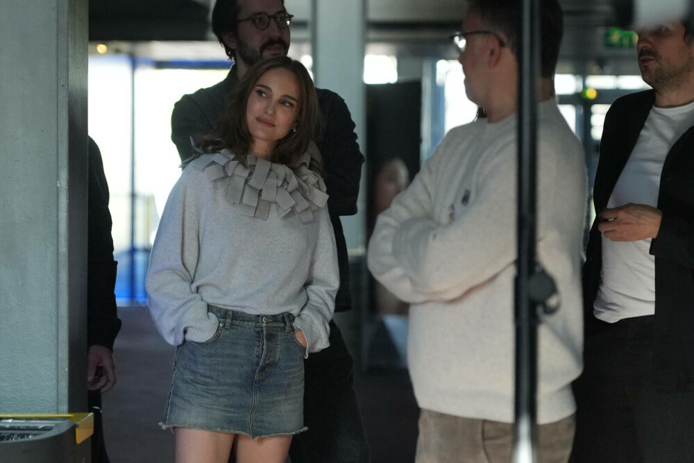 Natalie Portman, apariție îndrăzneață pe străzile din Paris. Ce ținută a purtat. GALERIE FOTO - Imaginea 7