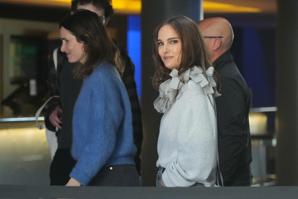 Natalie Portman, apariție îndrăzneață pe străzile din Paris. Ce ținută a purtat. GALERIE FOTO - Imaginea 8
