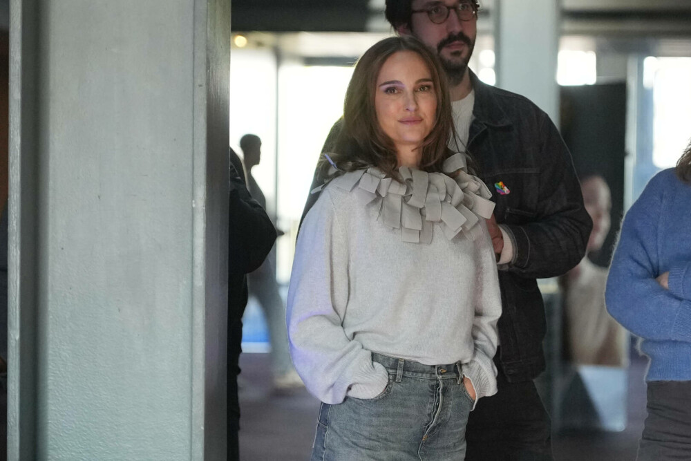 Natalie Portman, apariție îndrăzneață pe străzile din Paris. Ce ținută a purtat. GALERIE FOTO - Imaginea 9