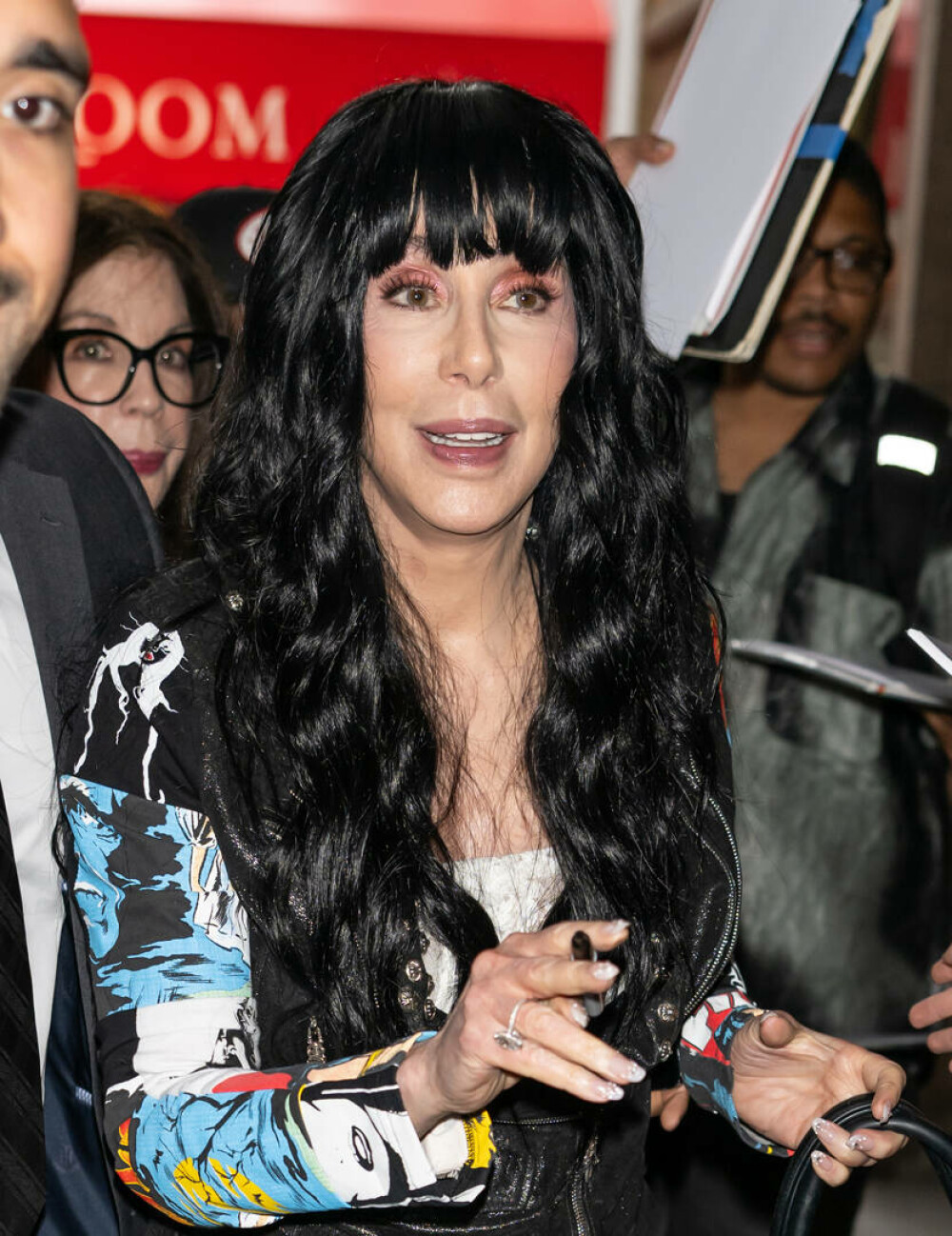 Cher, apariție spectaculoasă la New York alături de iubitul ei cu 40 de ani mai tânăr. Cei doi au atras toate privirile. FOTO - Imaginea 15