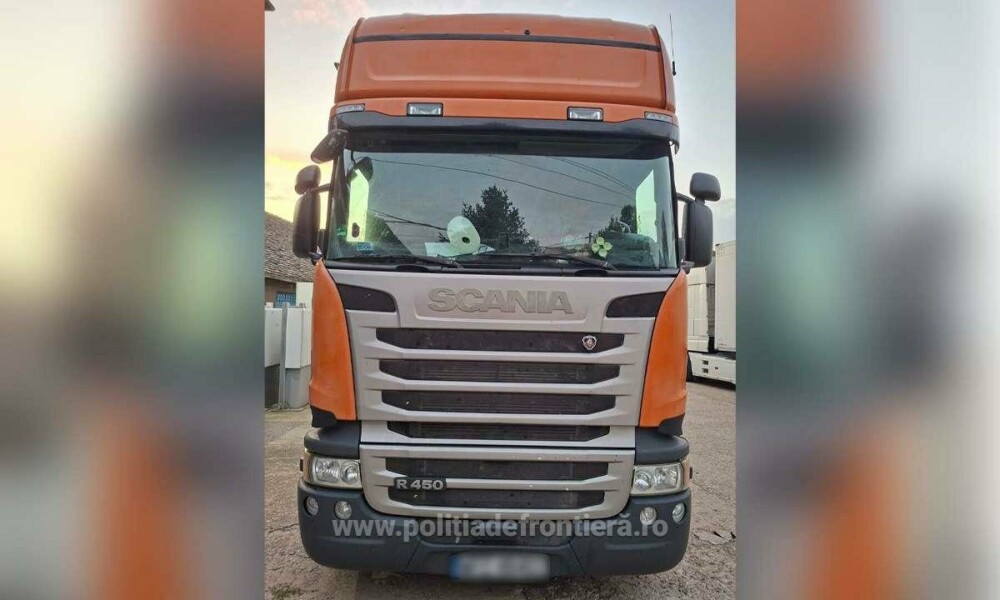 Captură record în Dolj. Polițiștii au făcut o descoperire de 16 milioane de lei în două camioane venite din Grecia. FOTO - Imaginea 1