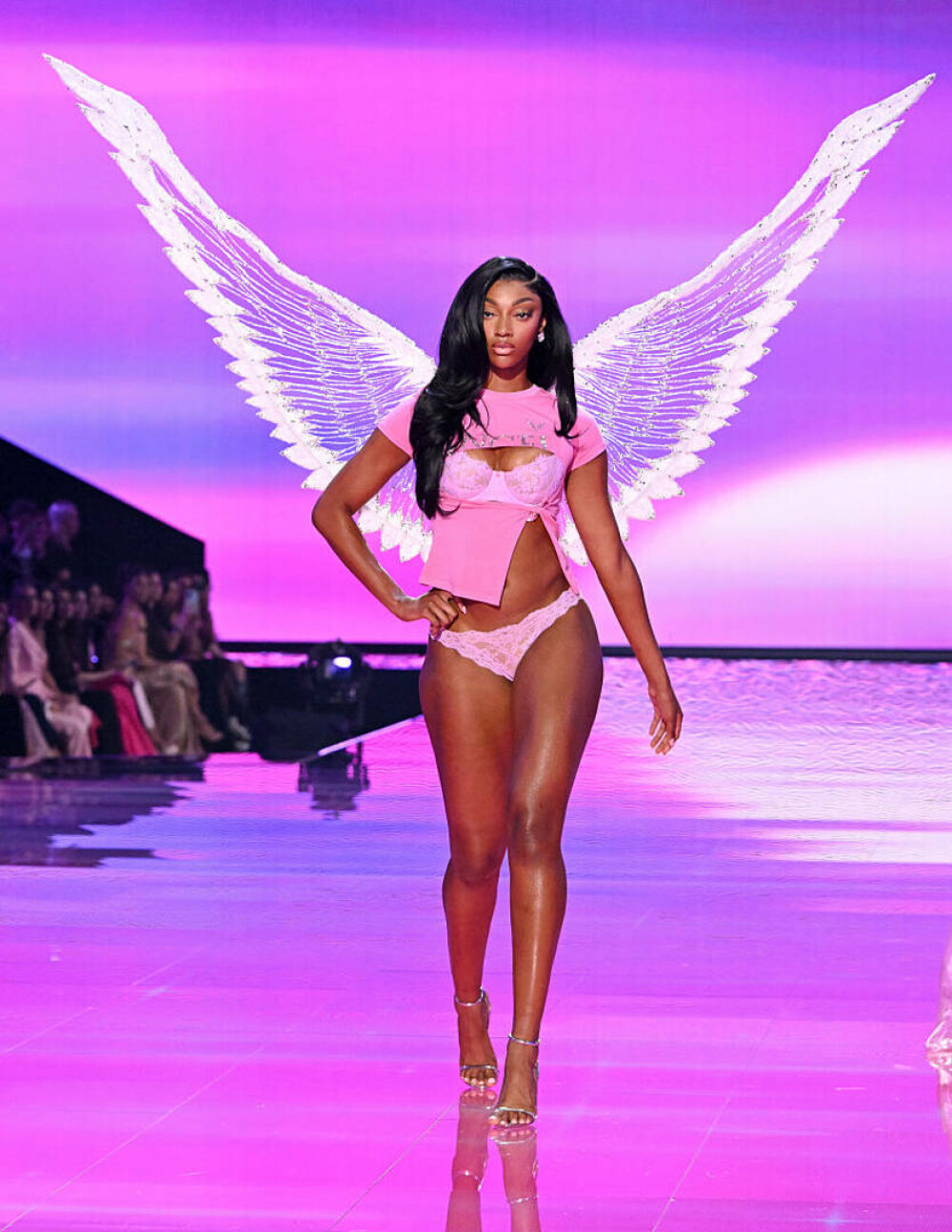 Prezentarea de modă „Victoria’s Secret”, spectacolul anului. Vedete şi supermodele au cucerit podiumul | GALERIE FOTO - Imaginea 26
