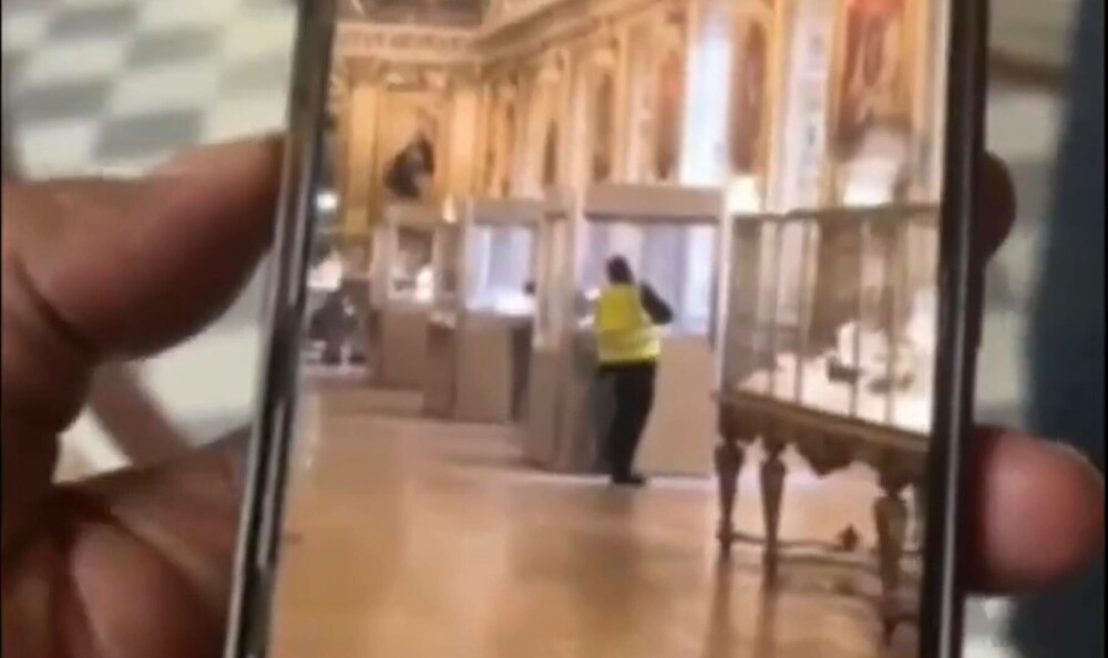 Firma care a produs macaraua jafului de la Luvru și-a făcut reclamă cu imagini de la locul faptei: Nu există publicitate rea - Imaginea 14