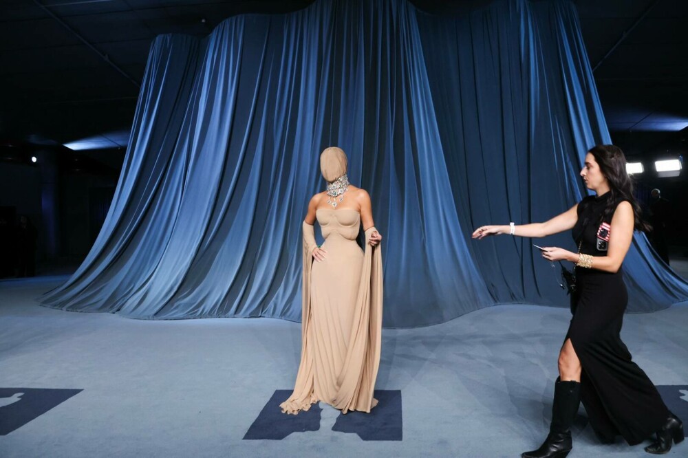 Kim Kardashian, apariție controversată la gala Academy Museum din Los Angeles. GALERIE FOTO - Imaginea 6