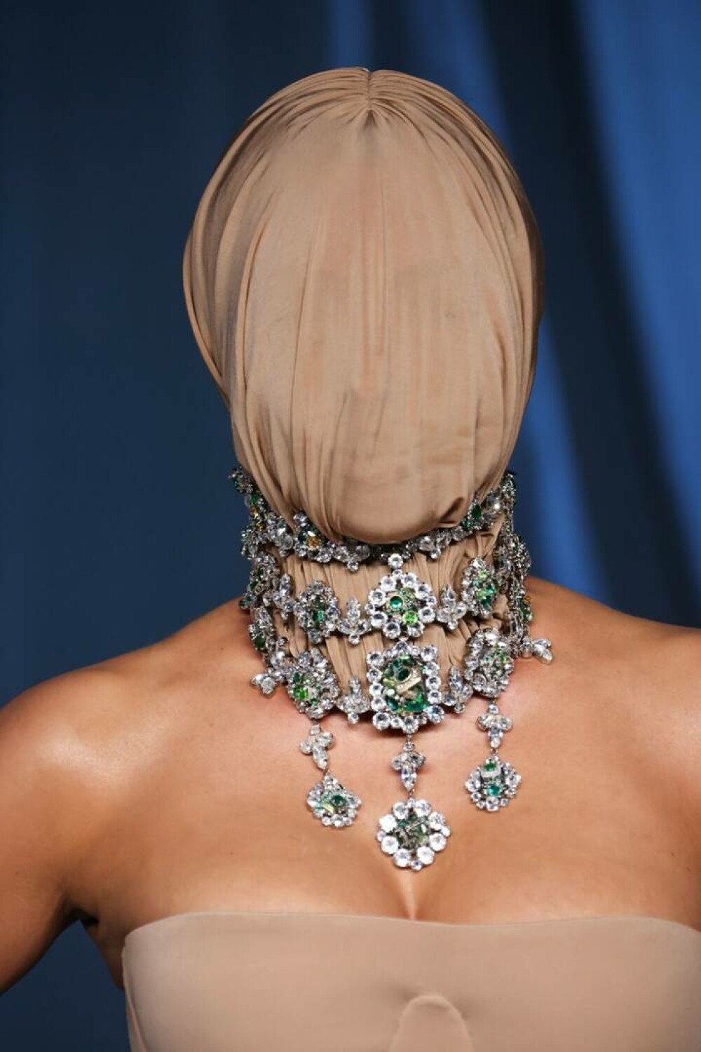 Kim Kardashian, apariție controversată la gala Academy Museum din Los Angeles. GALERIE FOTO - Imaginea 9