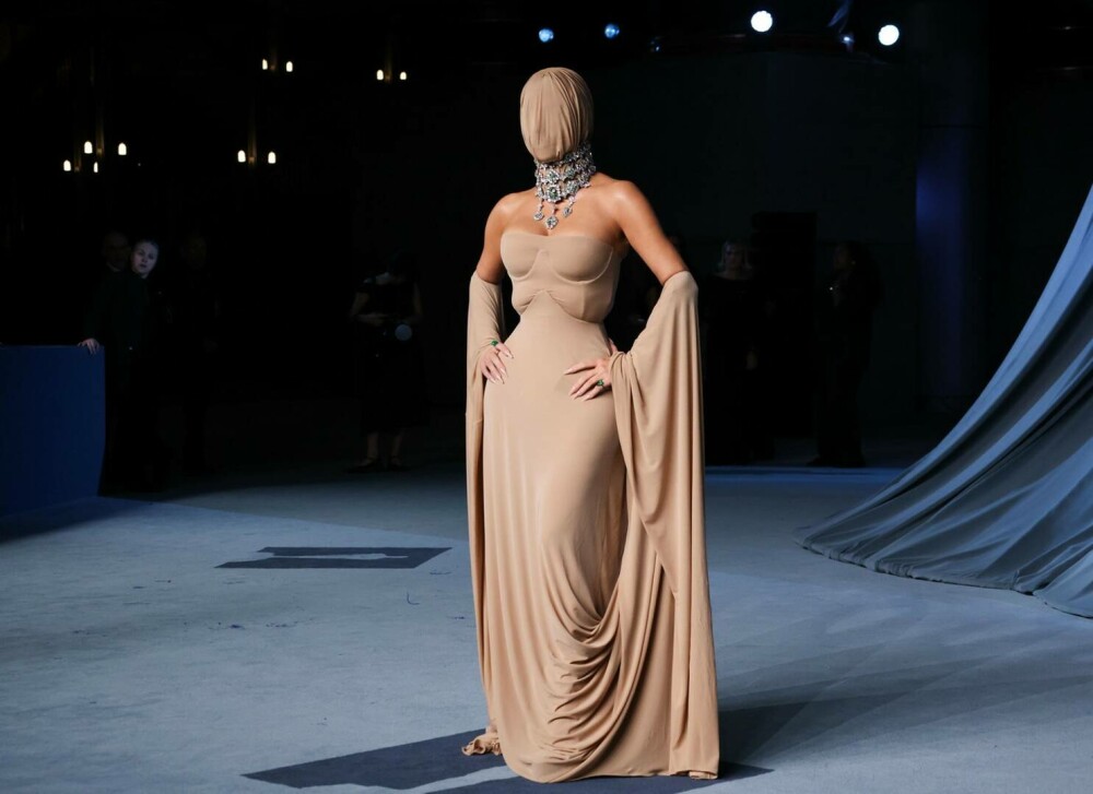 Kim Kardashian, apariție controversată la gala Academy Museum din Los Angeles. GALERIE FOTO - Imaginea 15