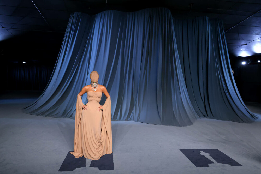 Kim Kardashian, apariție controversată la gala Academy Museum din Los Angeles. GALERIE FOTO - Imaginea 20