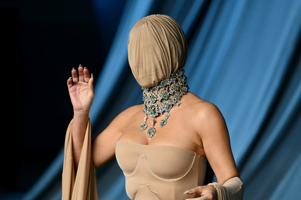 Kim Kardashian, apariție controversată la gala Academy Museum din Los Angeles. GALERIE FOTO - Imaginea 21