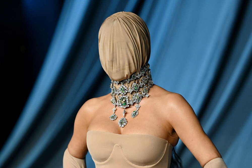 Kim Kardashian, apariție controversată la gala Academy Museum din Los Angeles. GALERIE FOTO - Imaginea 22