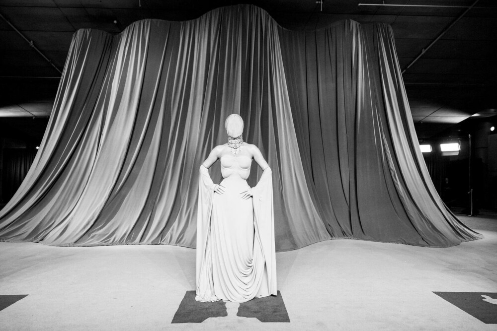 Kim Kardashian, apariție controversată la gala Academy Museum din Los Angeles. GALERIE FOTO - Imaginea 23