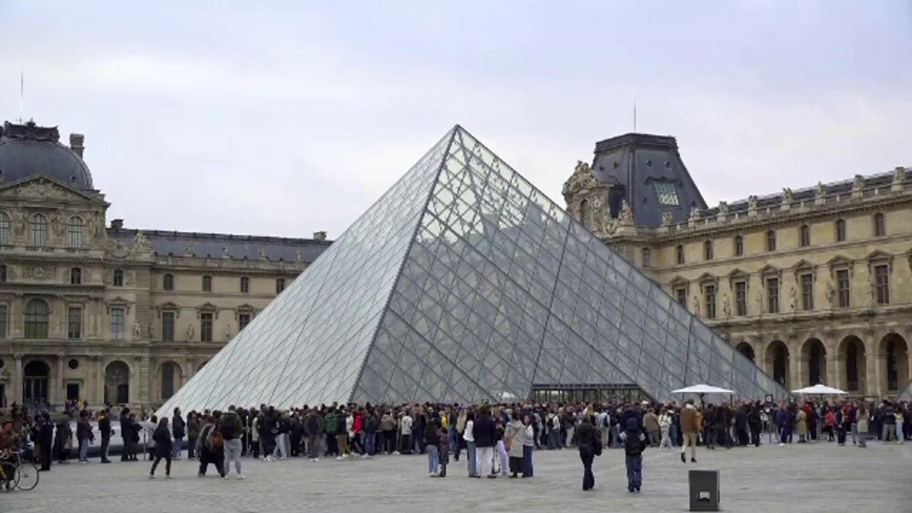 Măsură excepțională după jaful de la Luvru. Bijuteriile coroanei, mutate într-un seif la 26 de metri sub pământ - Imaginea 14