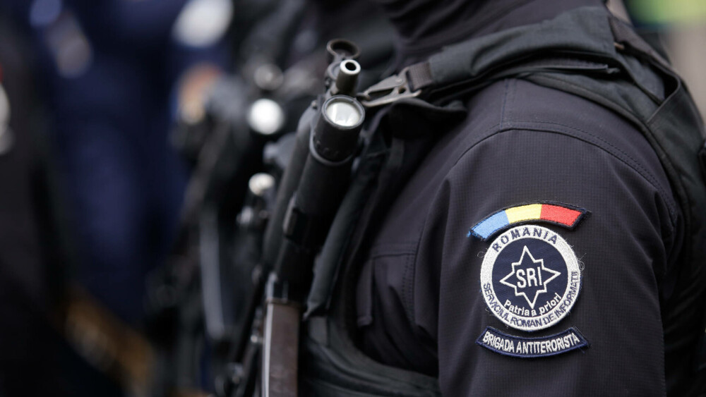 Un român a creat un fals SRI. A recrutat foști militari și posesori de arme pe care i-a trimis în „misiuni” - Imaginea 6