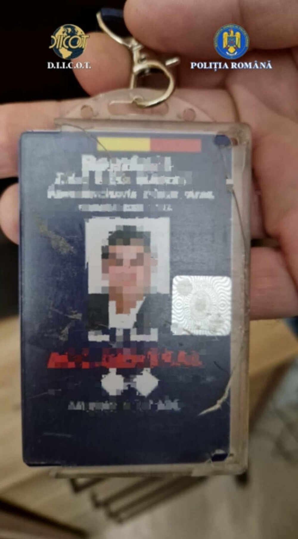 Un român a creat un fals SRI. A recrutat foști militari și posesori de arme pe care i-a trimis în „misiuni” - Imaginea 4